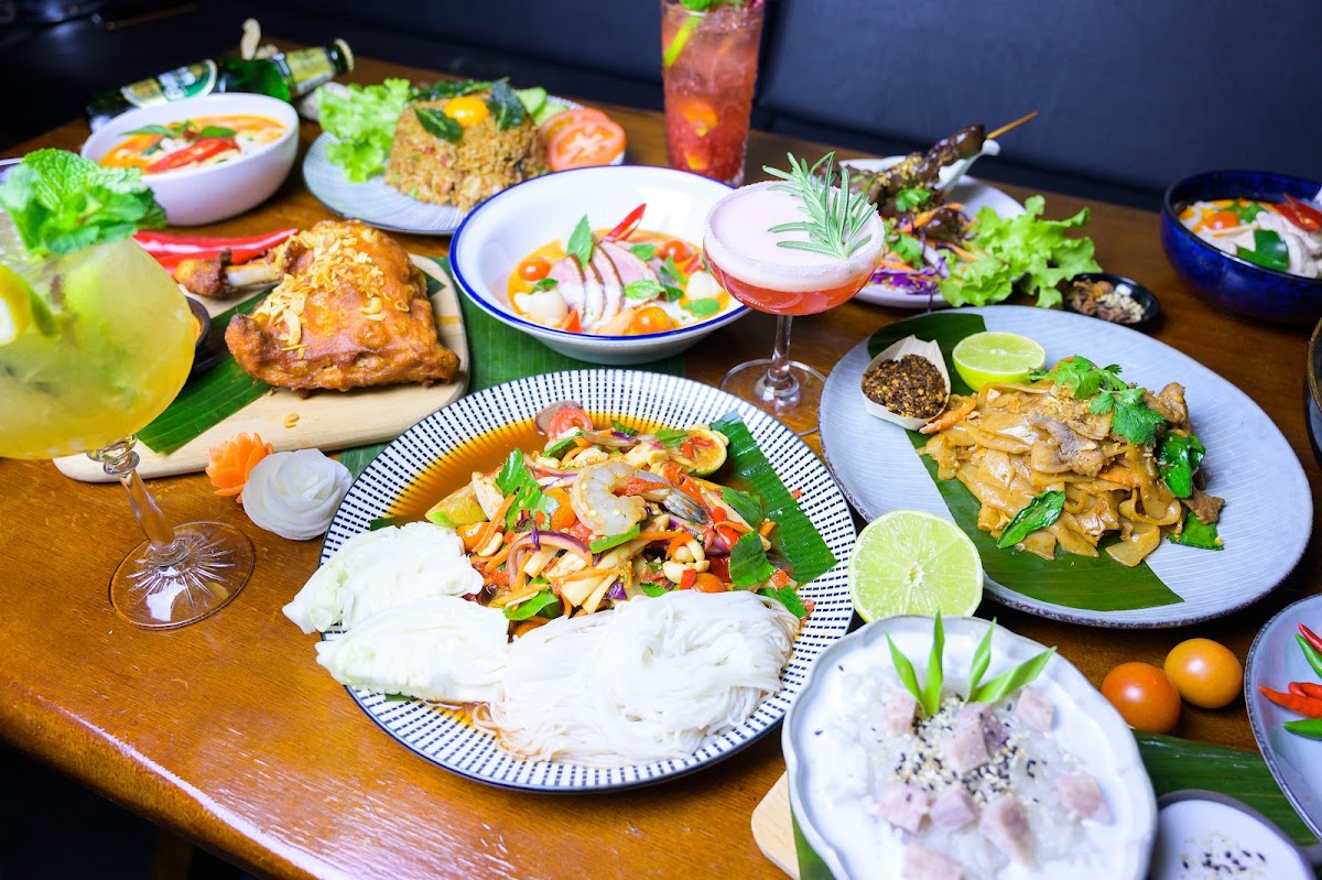 Fullmoon Bar & Restaurant Photos 2